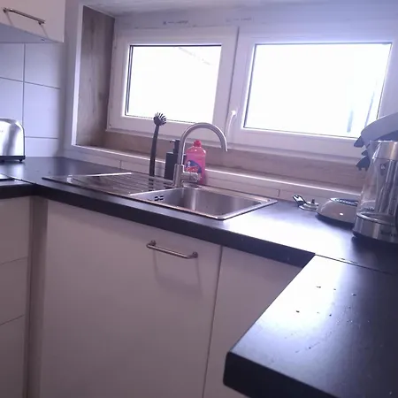 Petite Maison Pratique A Proximite De L'aeroport